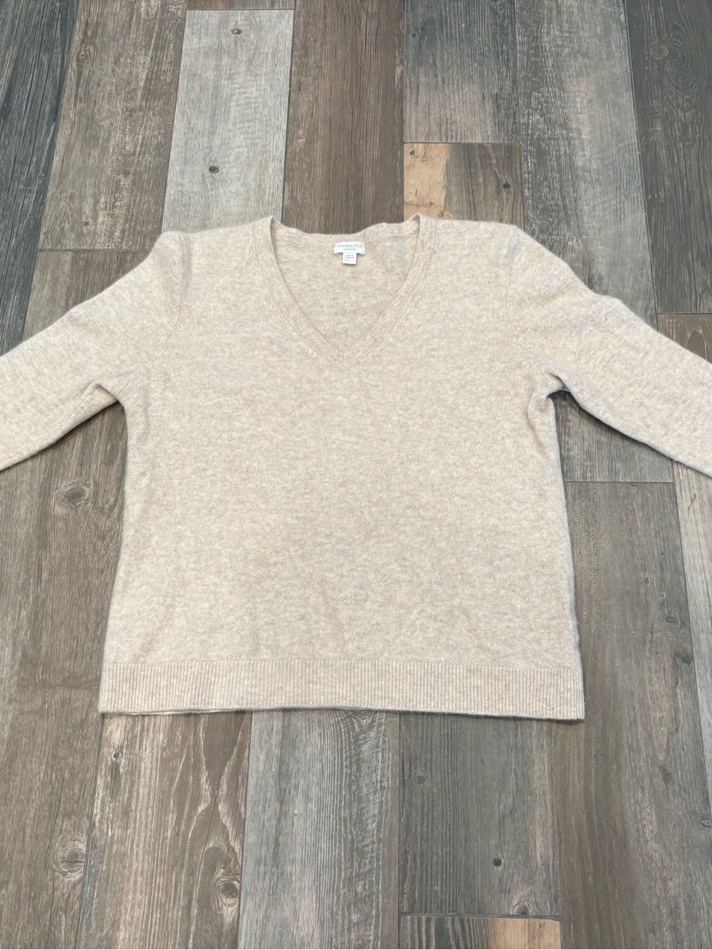 Garnet Hill 100% Cashmere v-neck Sweater  Beige Tan Size Large Quiet Luxury - Picture 5 of 10